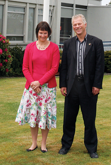 EXCHANGE OF IDEAS: New Zealand’s Susan Jones stands outside City Hall with Powell River CAO Stan Westby. The two are doing an exchange program.
